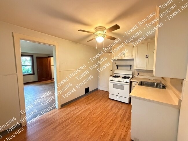Photo - 160 Woodward Ave Unit Right