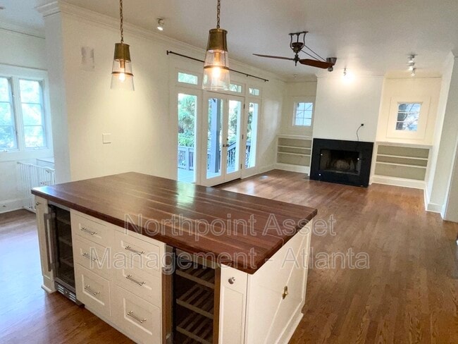 Photo - 2588 Winslow Dr NE