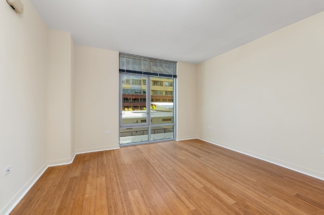 Photo - 425 W Beech St Unidad 611