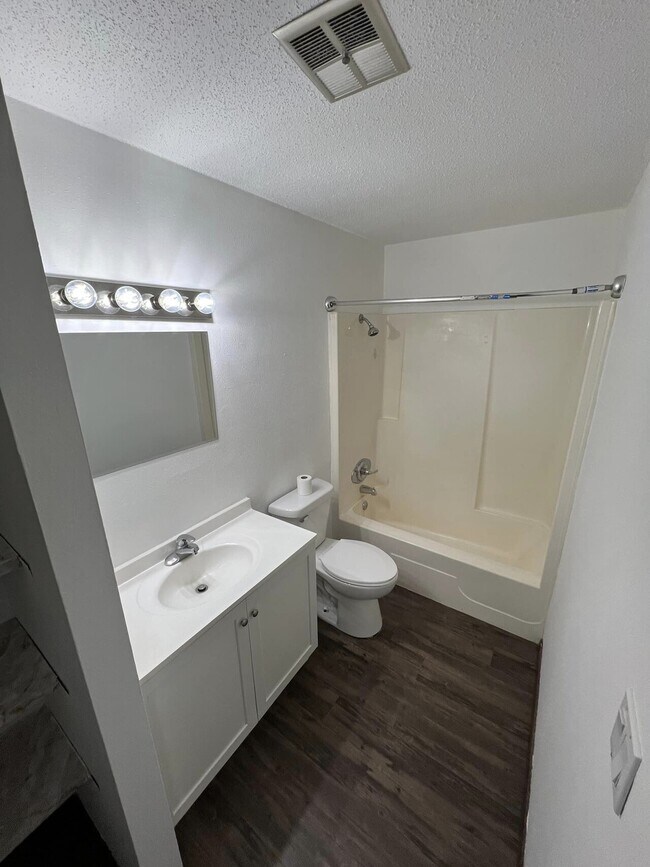 Photo - 715 Ridgeview Road Unidad 16