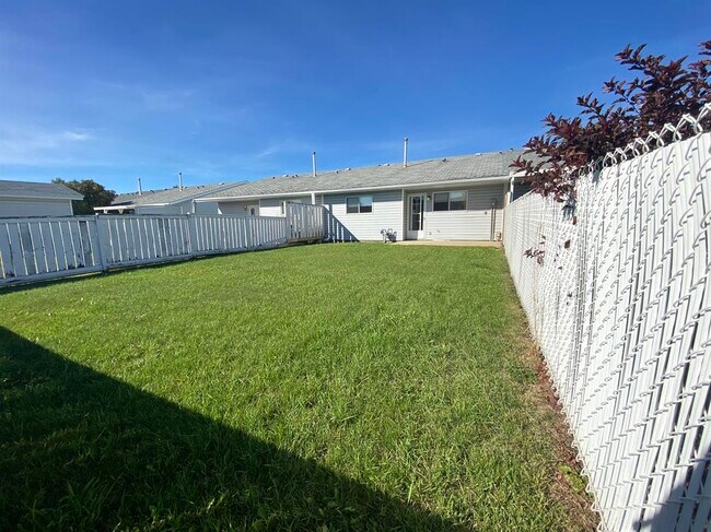 Photo - 2 Bed 1 Bath Unit in Red Deer, AB Unit 212
