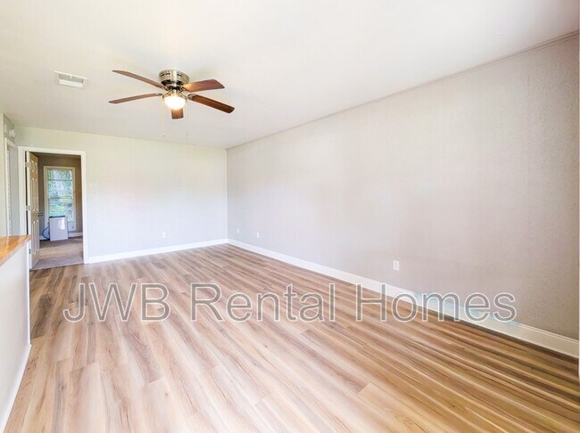Photo - 7819 Jasper Ave