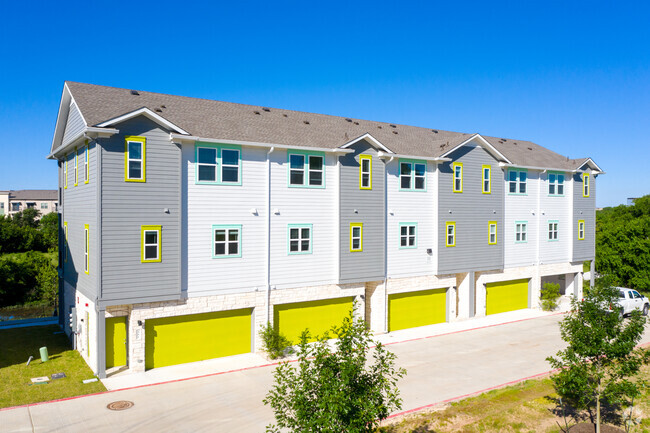 Building Photo - Trailside Oaks Townhomes and Apartments