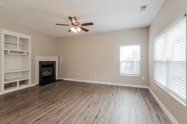 Photo - 10243 Hugue Way