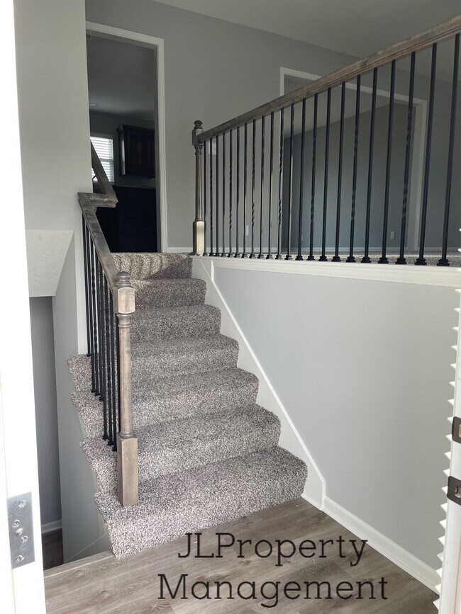 Photo - 505 SW Powell Dr