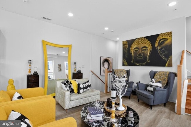 Photo - 2352 W Thompson St Unit 2F