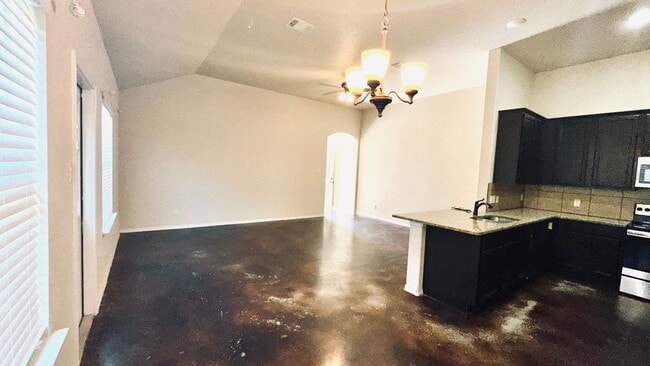 Photo - Beautiful 3 bedroom near Potranco!