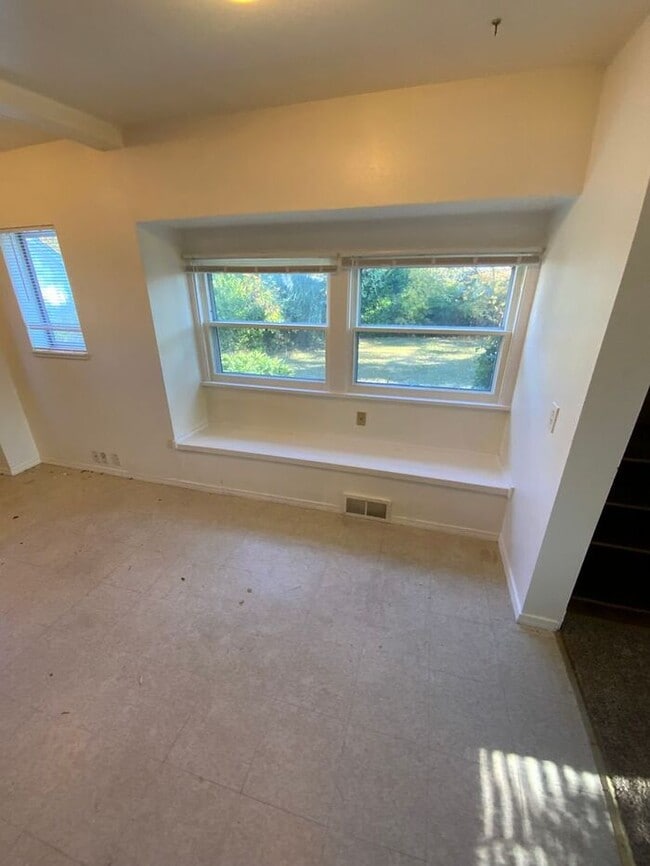 Photo - Available NOW!!! University Place HOME! 3bdr 2 bath