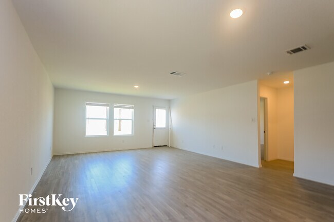 Photo - 1702 Morse Way