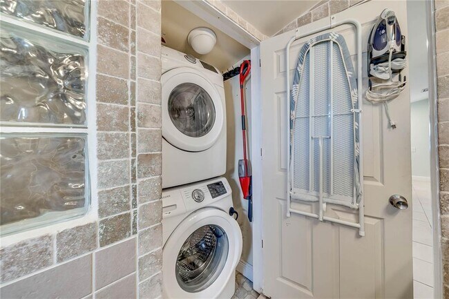 Photo - 5900 N Farragut Dr