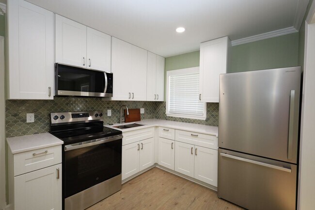 Photo - 308 E Jane St Unidad B