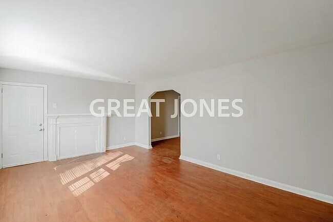 Photo - 8329 8th Ave S