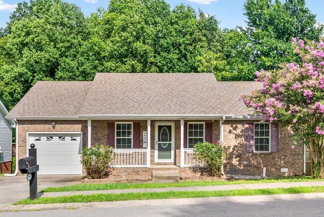 Building Photo - Pet Friendly Three Bedroom!