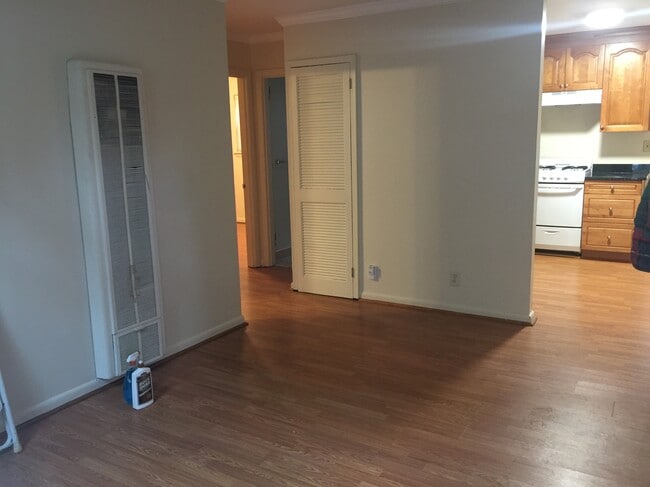 Photo - 860 Monroe Dr NE Unidad 9