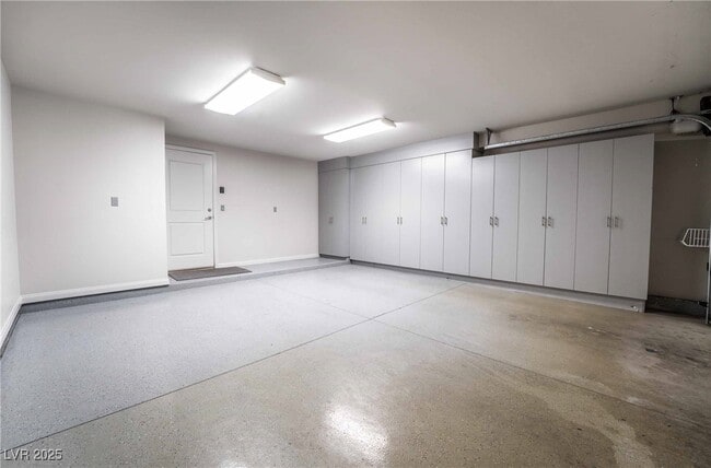 Building Photo - 980 Vegas Valley Dr