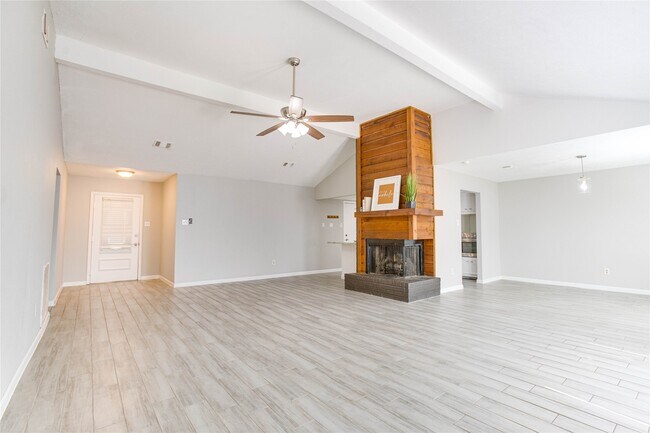 Photo - 128 N Deerfoot Cir