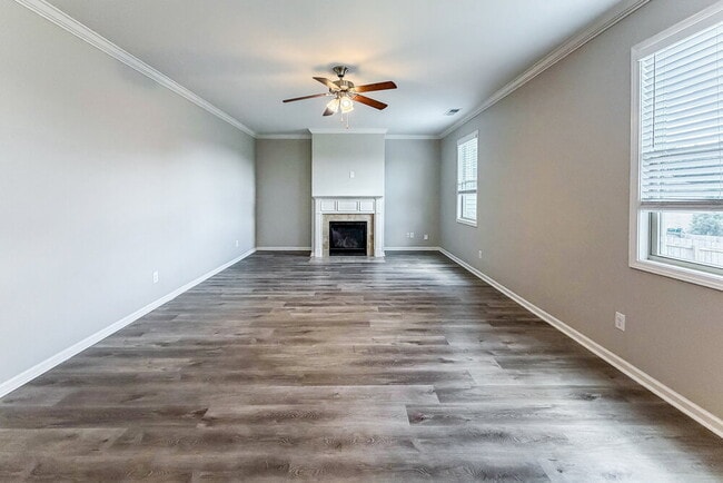 Photo - 6015 Aaron Dr