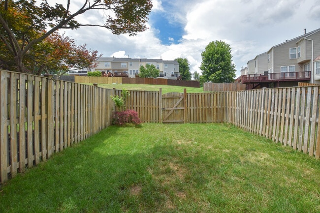 Photo - 109 Shirley Sq SE