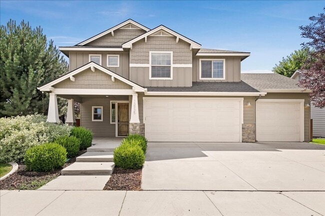 Building Photo - Stylish 4-Bed + Loft Just Minutes from The...