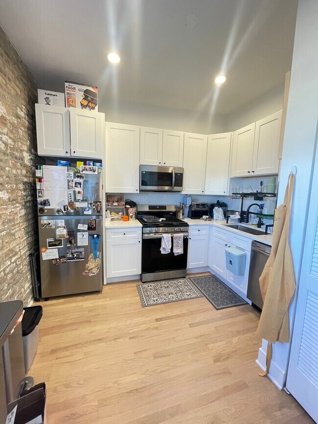 Photo - 1856 W Chicago Ave