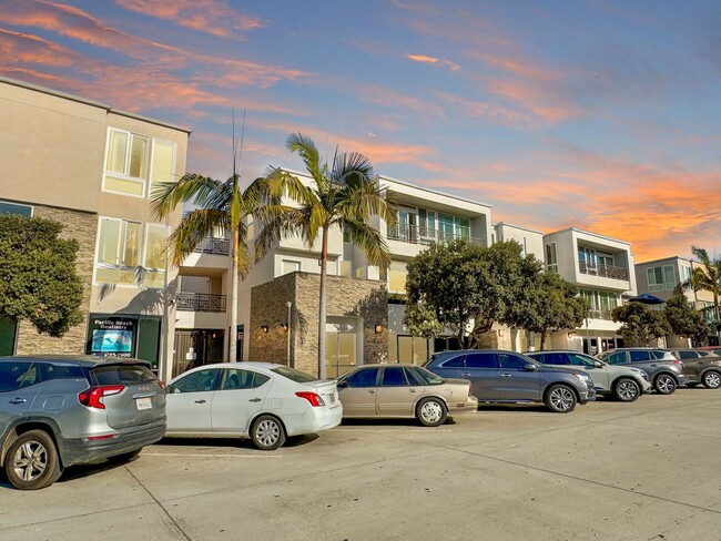 Stunning 2B/2BA Condo Blocks Away from the... - Stunning 2B/2BA Condo Blocks Away from the... Unidad 101