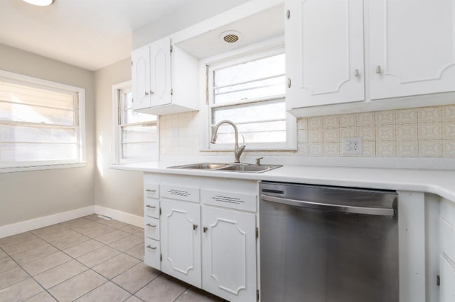 Photo - 7720 E Clay St