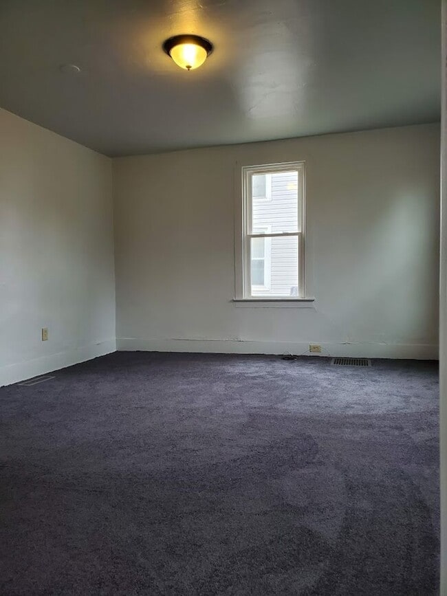 Photo - Large 4 Bedroom Home for Rent