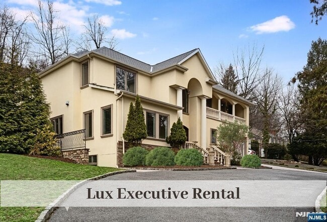 Building Photo - 230 Hillcrest Rd