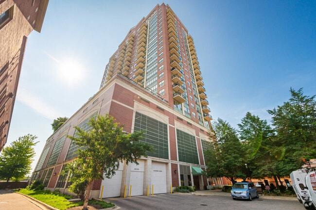 Building Photo - 1717 S Prairie Ave Unit 1304 Rental