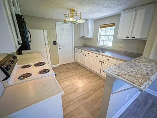 Photo - 4807 Center Dr