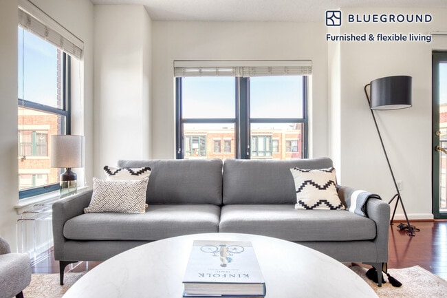 Photo - 1301 M St NW Unidad FL10-ID481