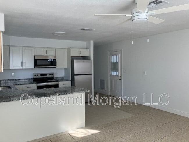 Photo - 2700 Miriam St S