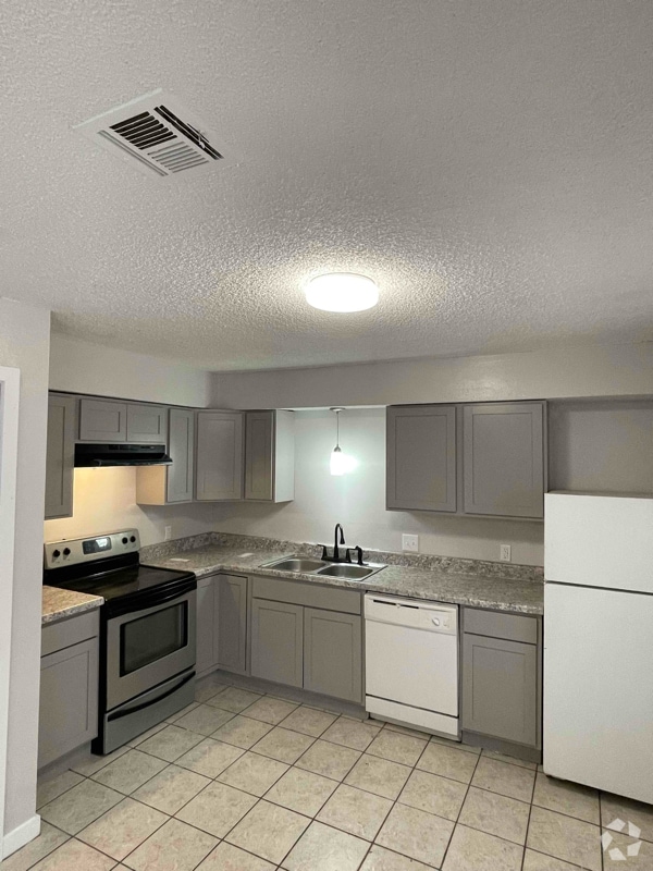 Building Photo - 222 N Hoke St Rental