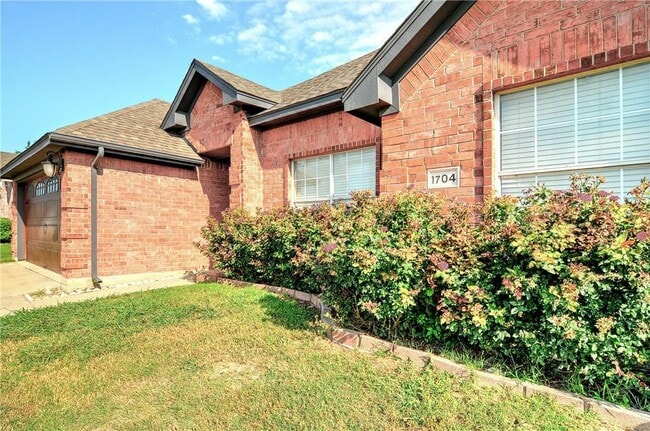 Building Photo - 1704 Northbrook Ln Rental