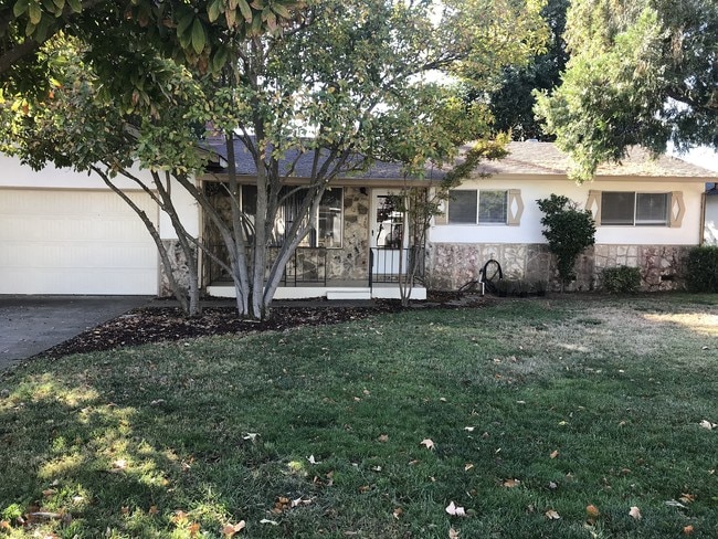 Building Photo - 1059 La Mesa Dr Rental