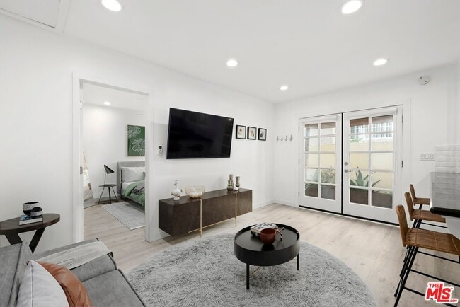 Photo - 927 Euclid St Unit B