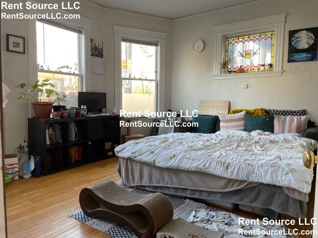 Building Photo - 32 Chatham St Unit 2