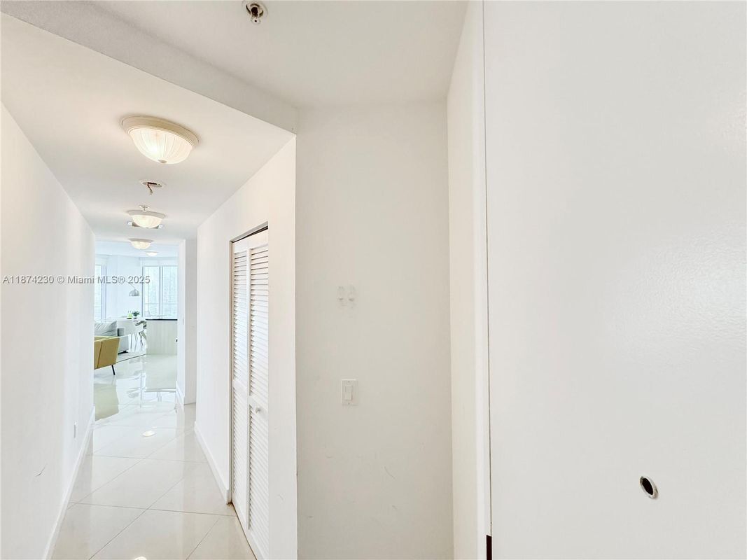 Photo - 1111 SW 1st Ave