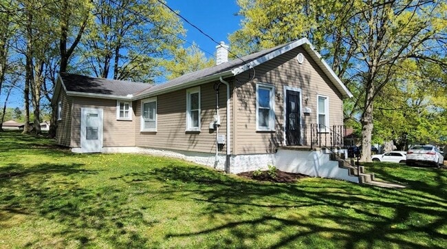 Photo - 832 Woodville Rd House