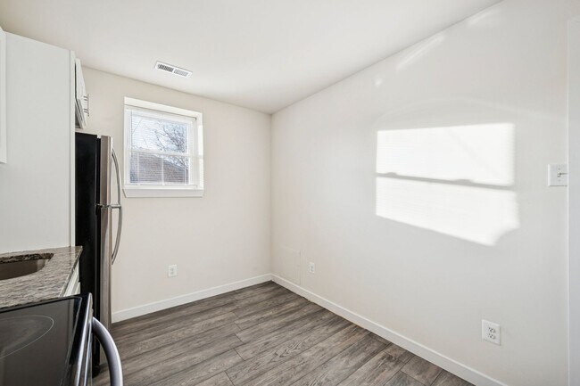 Photo - 876 Wynnewood Rd Unit 2