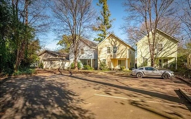 Photo - **Reserve for NOW SUMMER 2026** Beautiful Home Close to Downtown Chico