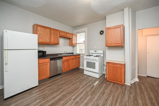 Building Photo - 2535 Vestry Ave