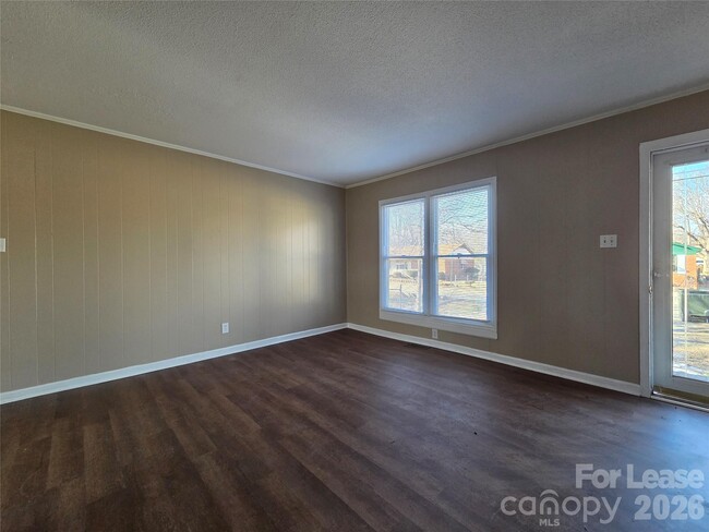 Photo - 743 Clarinda St