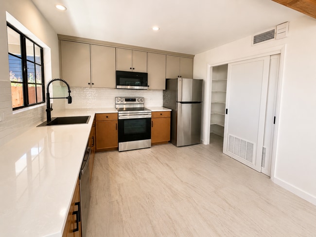 532 E Arrellaga St Unit A