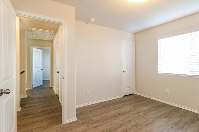 Building Photo - 2715 Atlas Dr