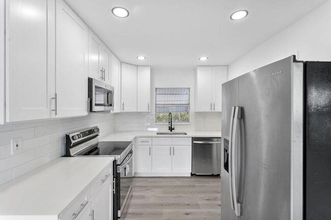 Photo - 316 NW 6th Ct