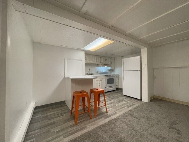 Kitchen - 139 S York Rd Unit 3