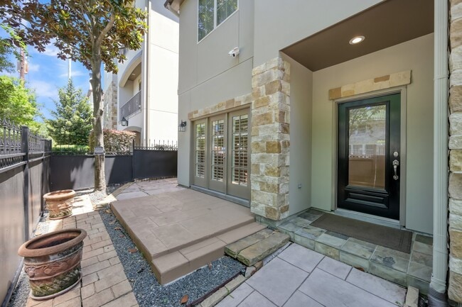 Photo - 2101 Elmen St
