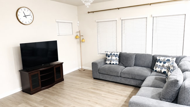 4 Bedroom 2.5 bath with a loft Singe Family House for Rent