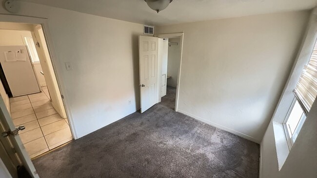 Photo - Beautiful Two bedroom , Holladay; 800 sq ft; New Flooring Unidad 2